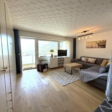 Salute 105 * 洛伊克巴德