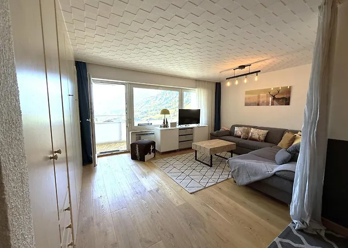 Salute 105 * 洛伊克巴德